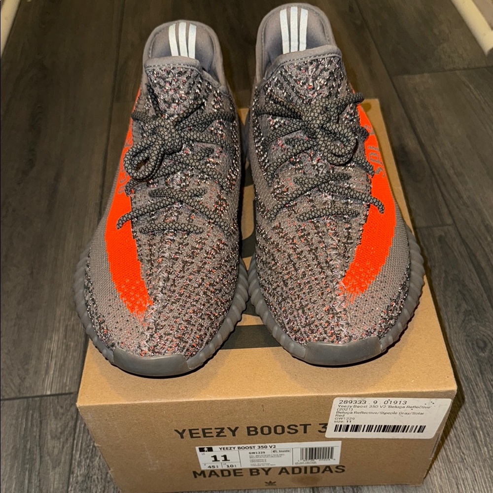 adidas Yeezy Boost 350 V2
Beluga Reflective